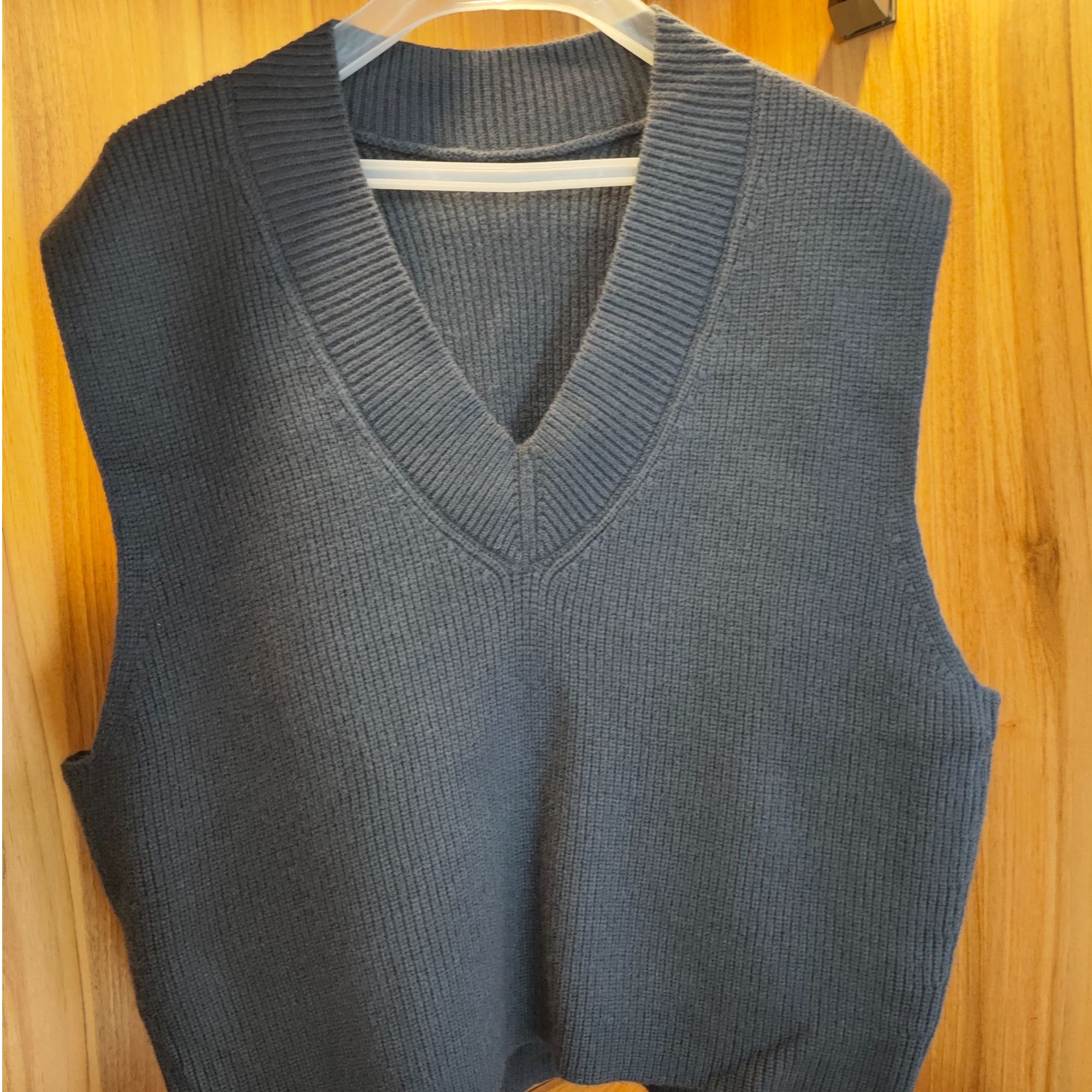 伴月伊人福利款V领马甲   96094