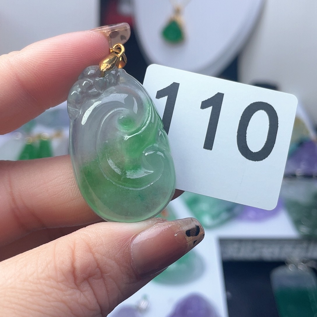 翡翠吊坠(赠链)未镶嵌