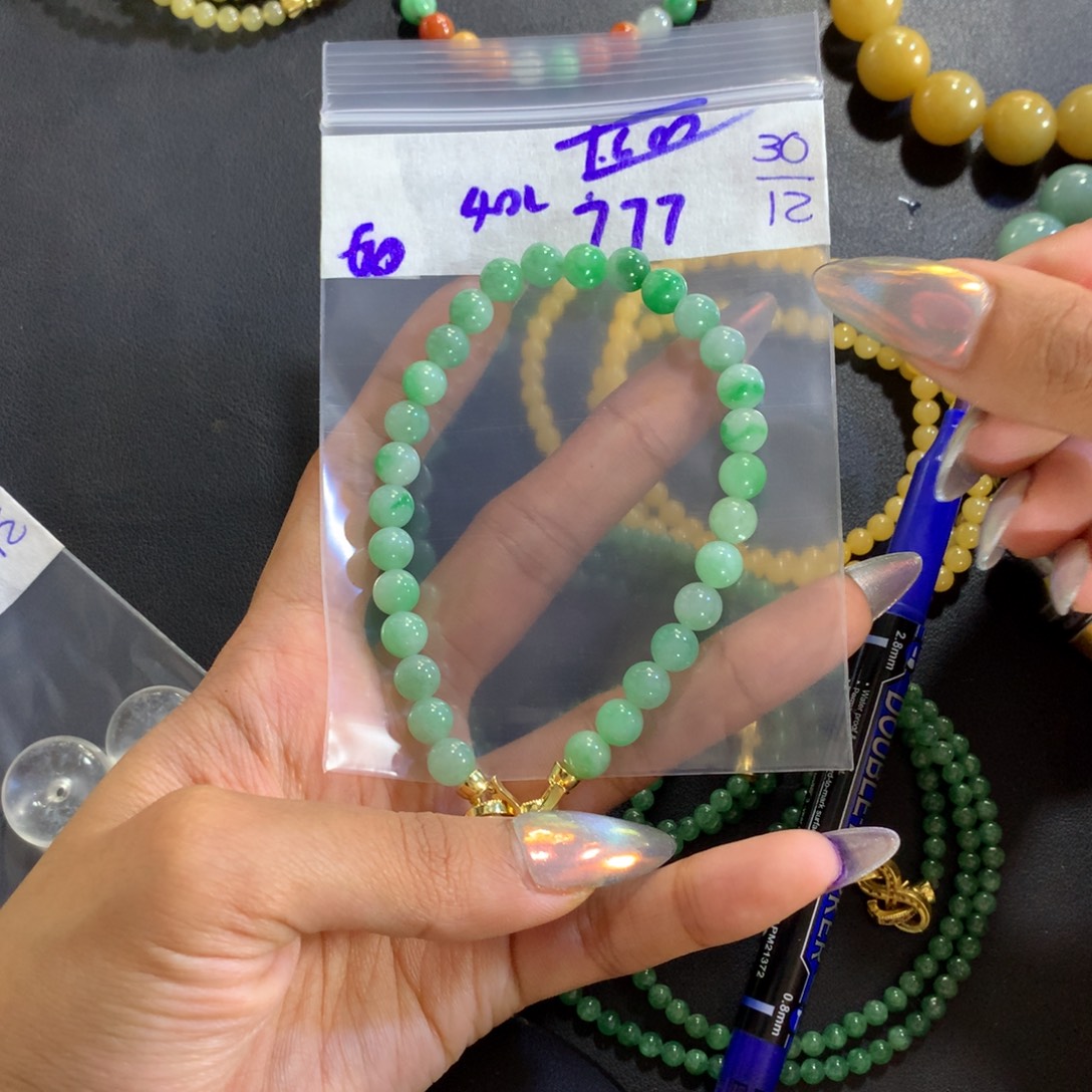 定制翡翠未镶嵌天然缅甸翡翠多样性