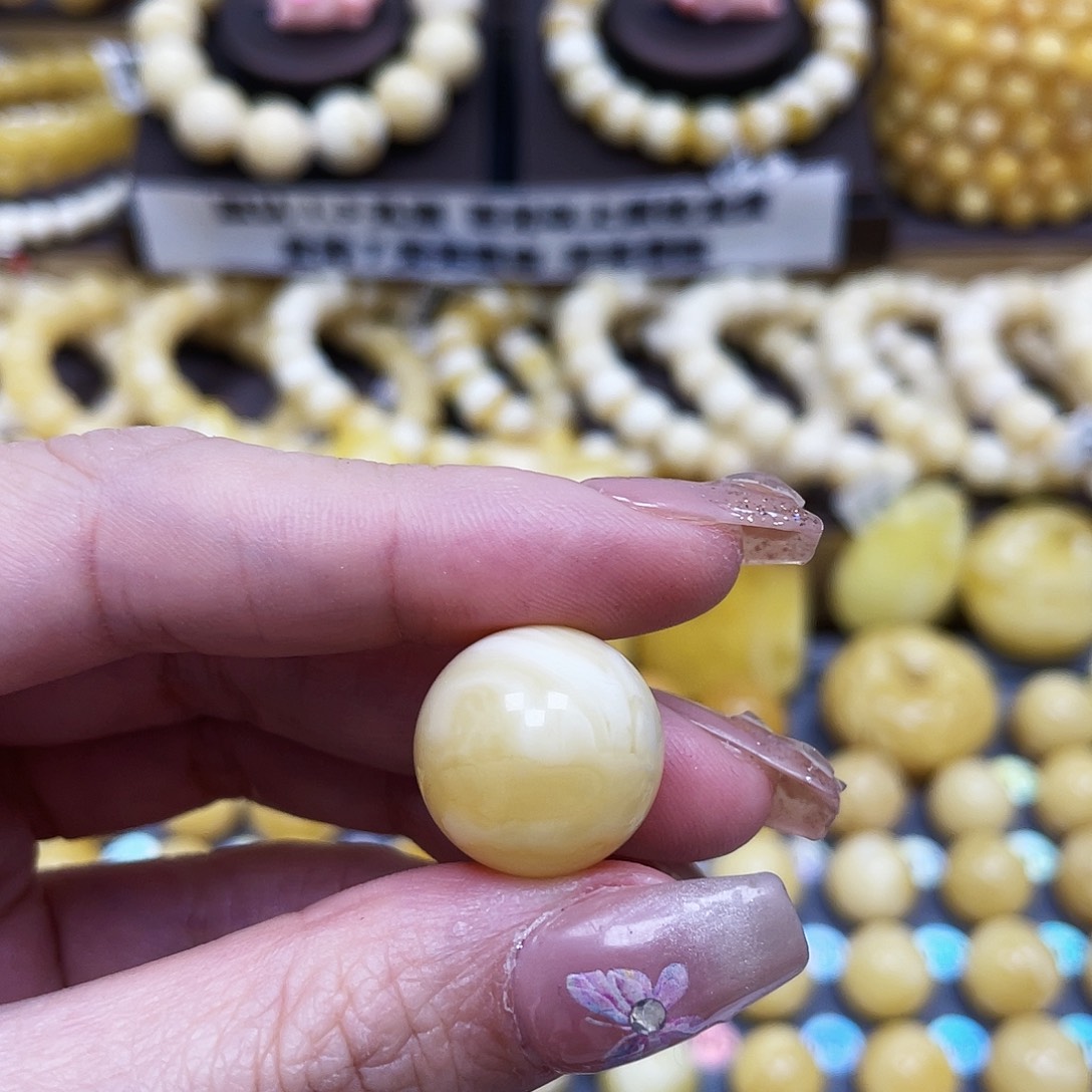 琥珀珠宝奇石未镶嵌17.6mm微瑕