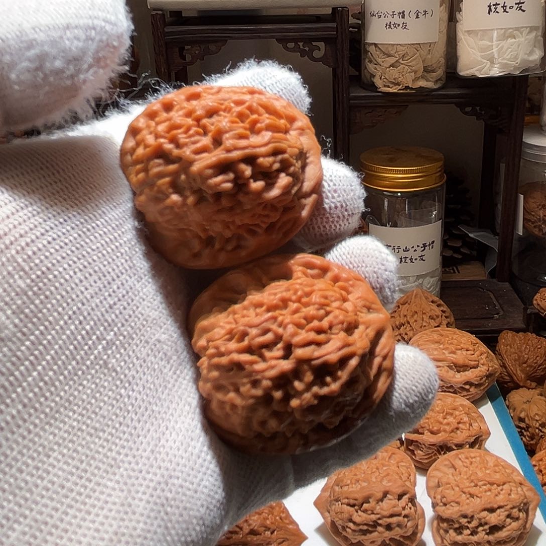 文玩核桃吊坠莲花虎头