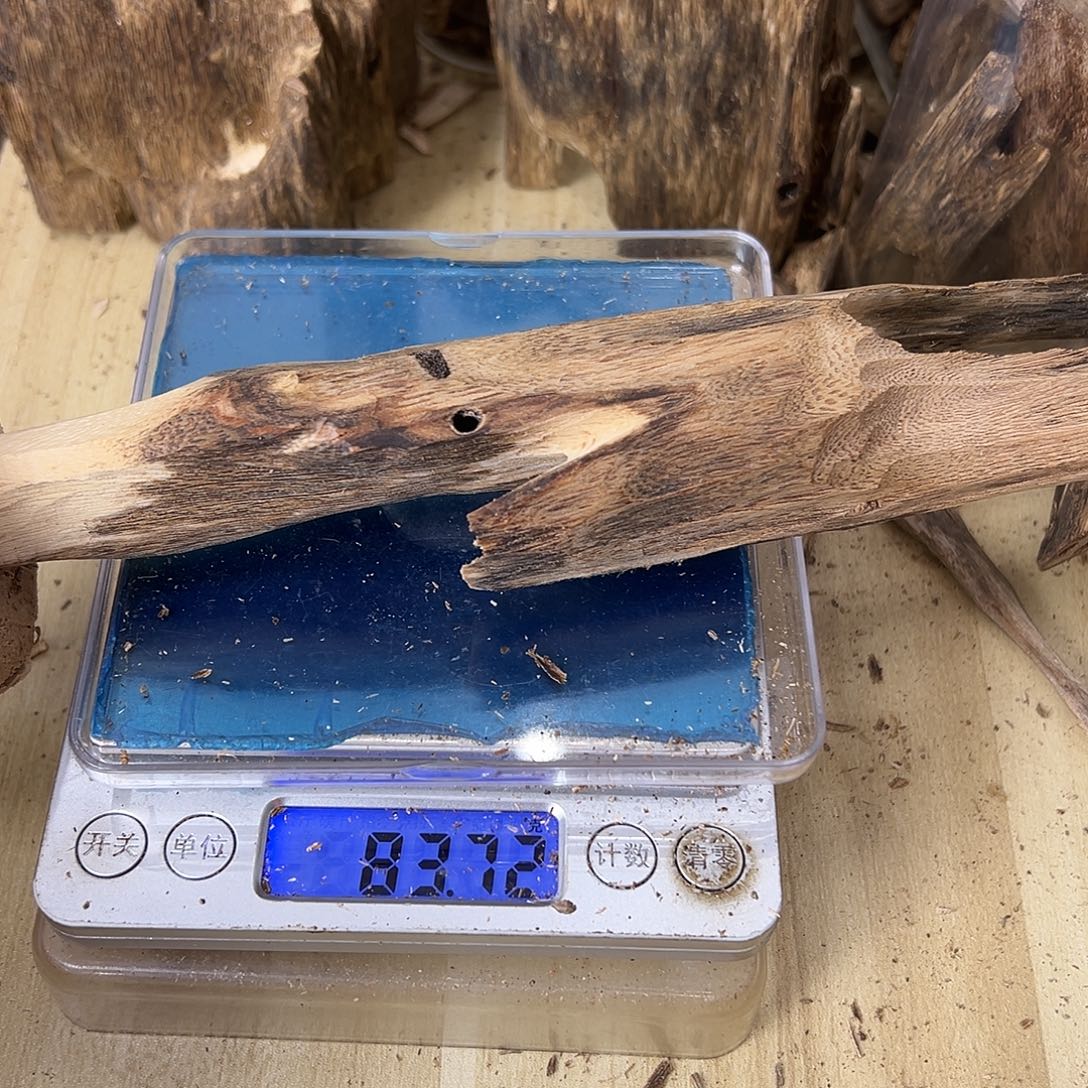 香料绿奇楠虫漏摆件