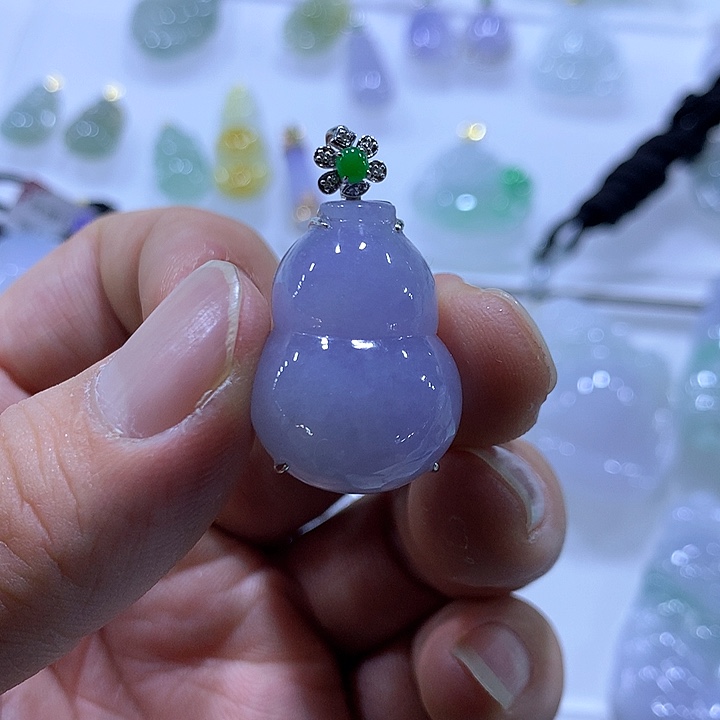 翡翠颈饰18K金镶嵌天然翡翠A货吊坠