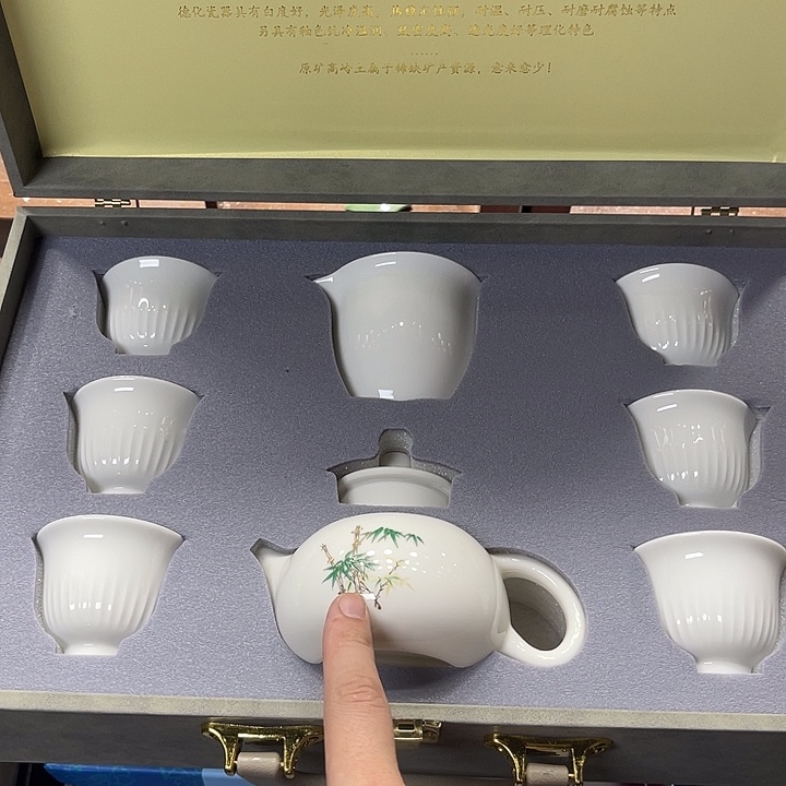 孤品茶具套装等。        