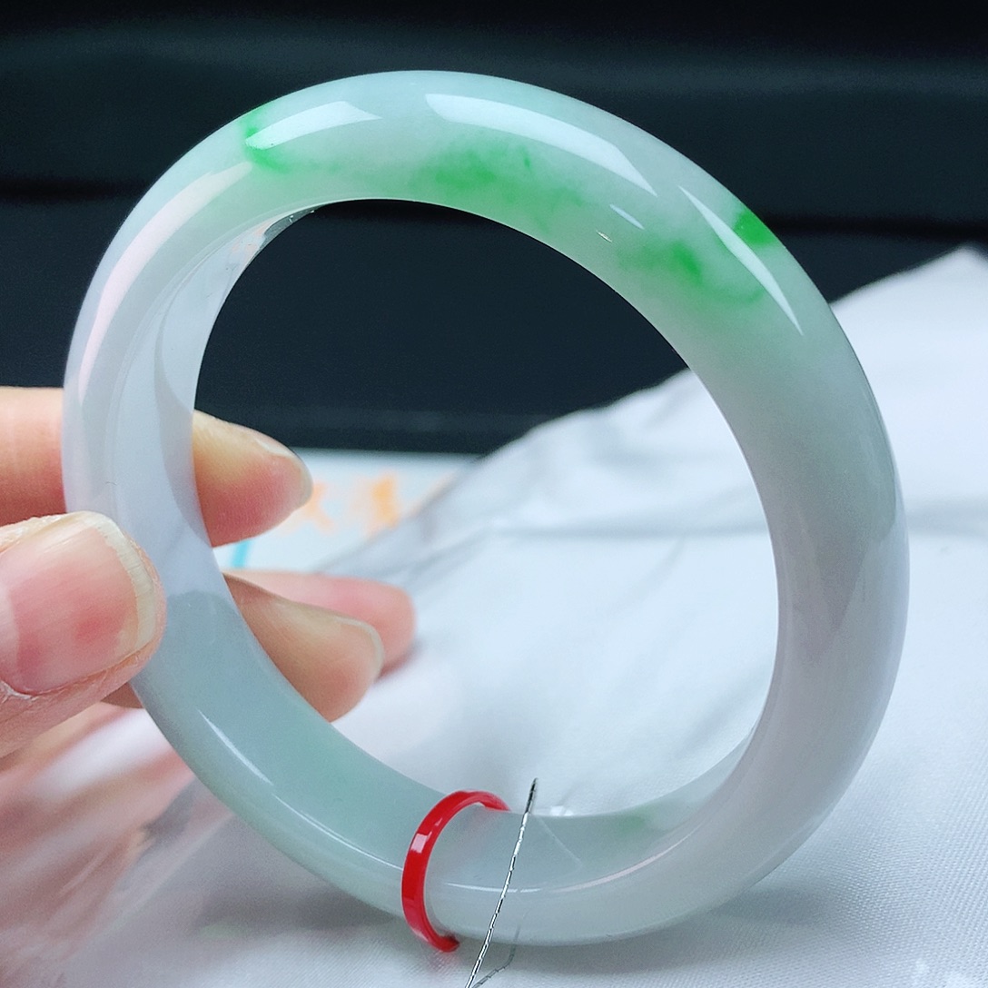 翡翠手镯未镶嵌55圈