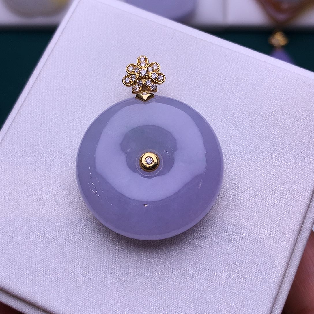 翡翠18K金镶嵌颈饰卡9.8