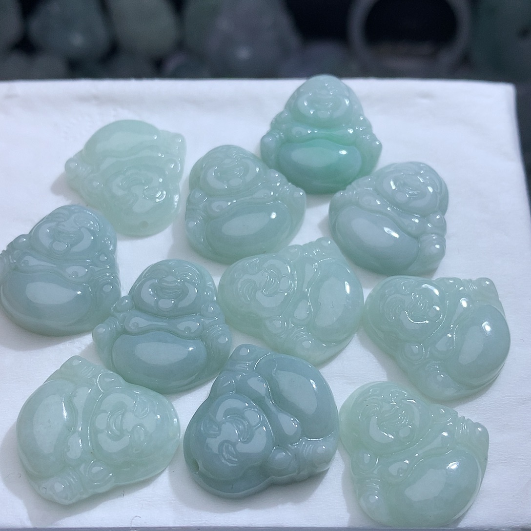 翡翠未镶嵌颈饰多样性发其一
