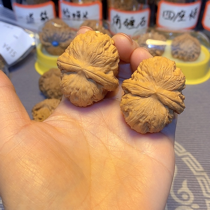 桃核把件411。 元宝。42