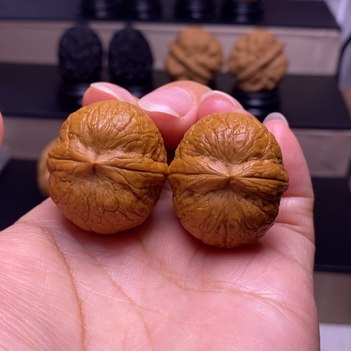 文玩核桃把件粗筋钢蛋31