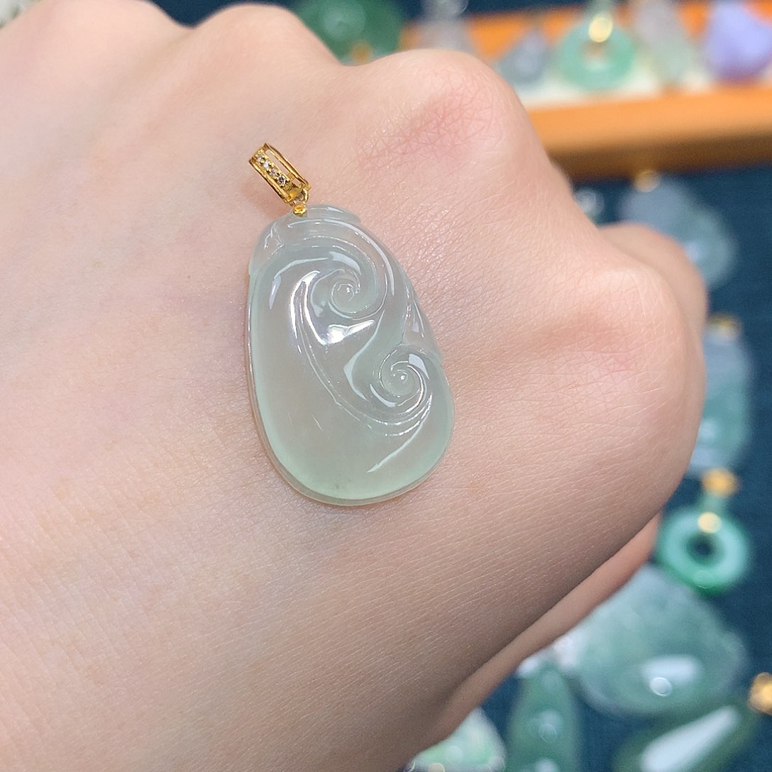 吊坠(不含链)18K金镶嵌翡翠