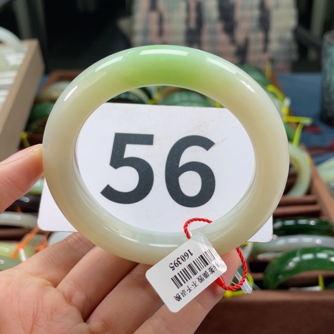 未镶嵌手镯和田玉微瑕