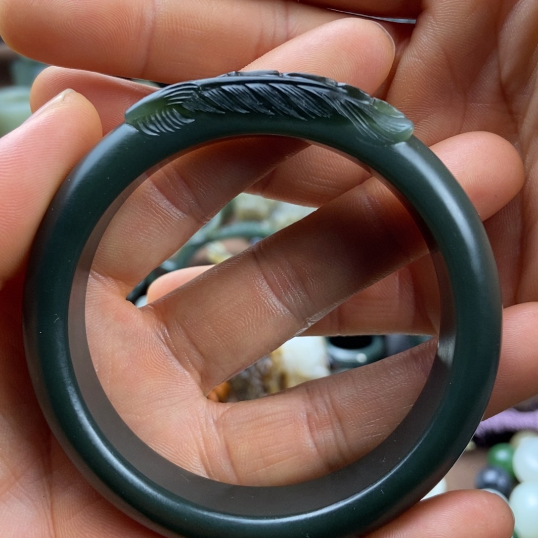 和田玉手镯未镶嵌