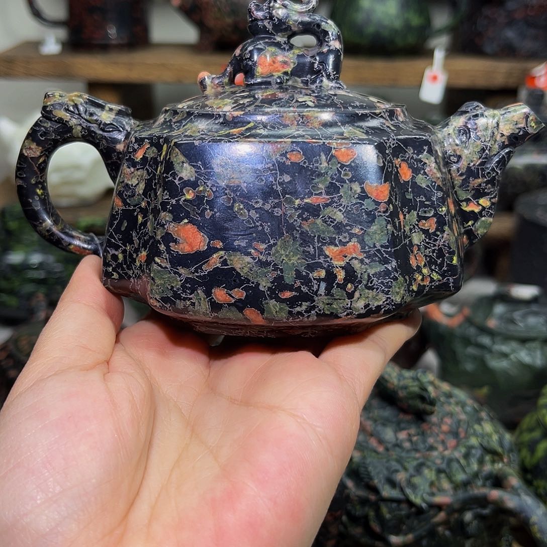 石材梅花玉安山玉龙尊260CC有纹