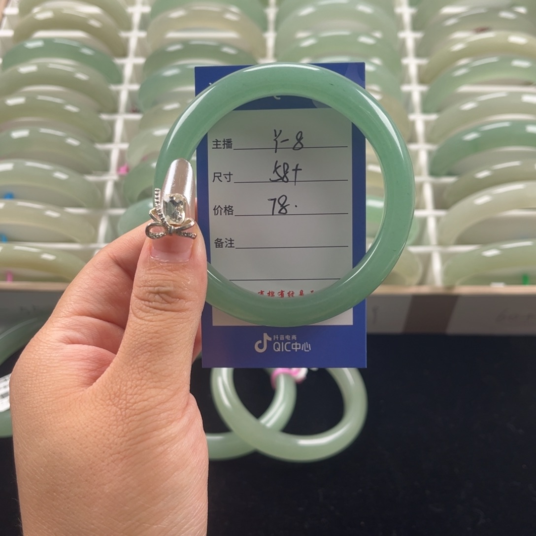 未镶嵌手镯石英质玉