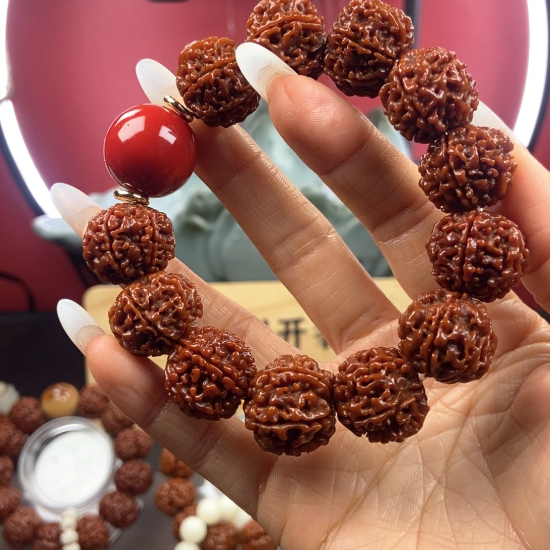 金刚菩提吊坠620红。