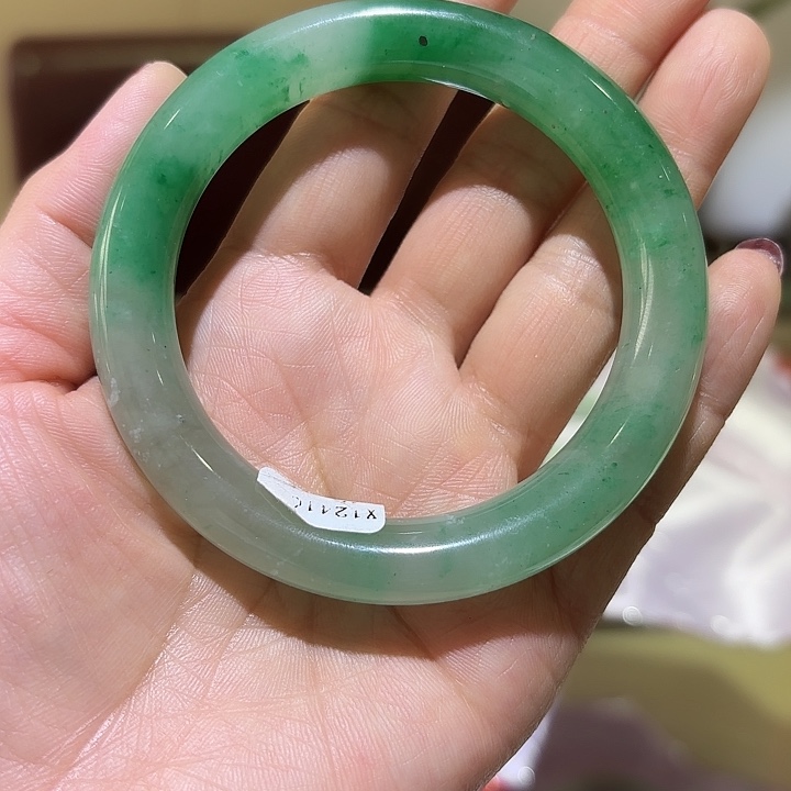 石英质玉未镶嵌手镯