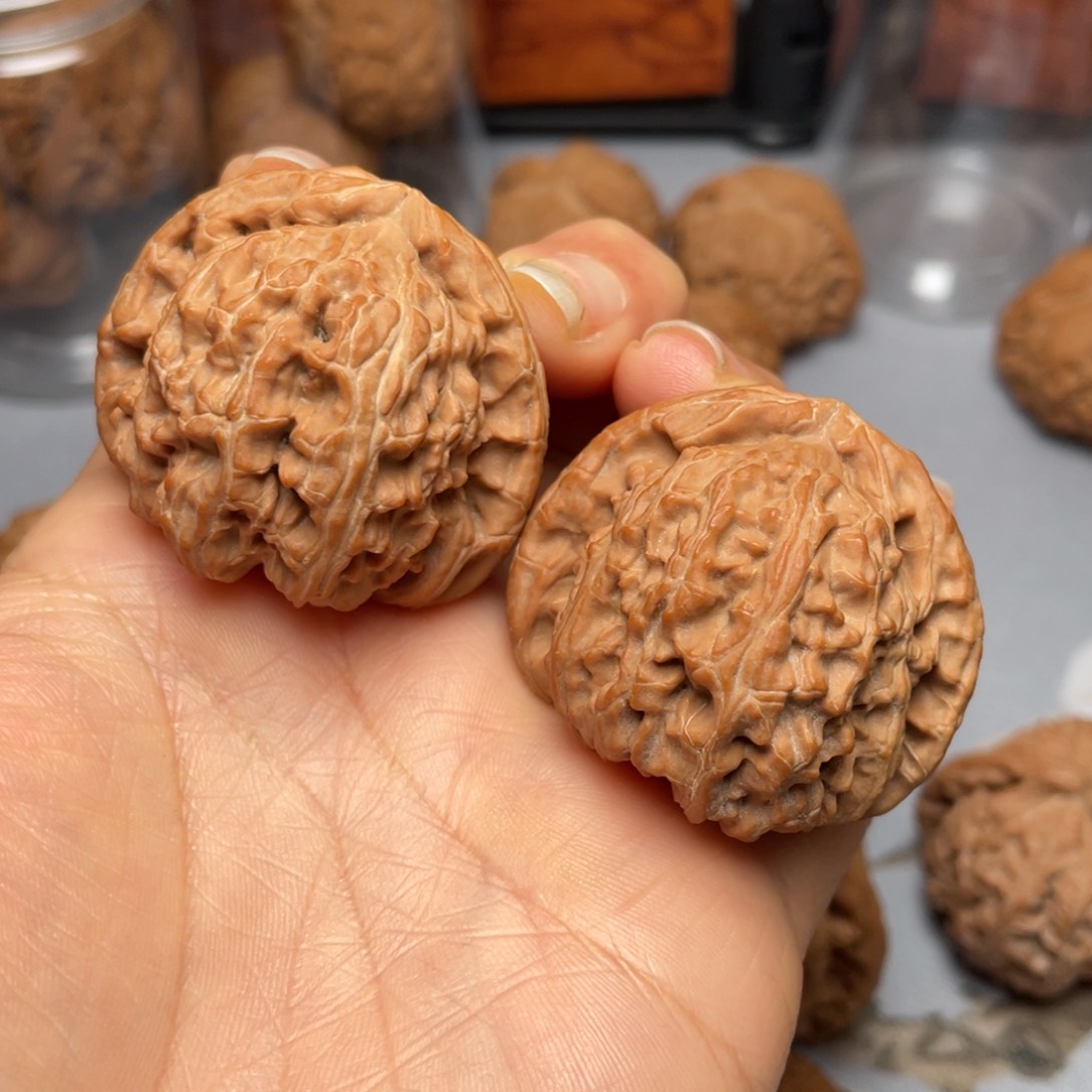 【闪购商品】文玩核桃吊坠吃*吃三角白……