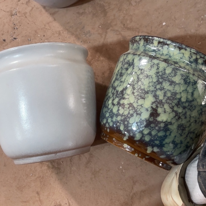 红泥花盆口径20高度20两只小瑕疵