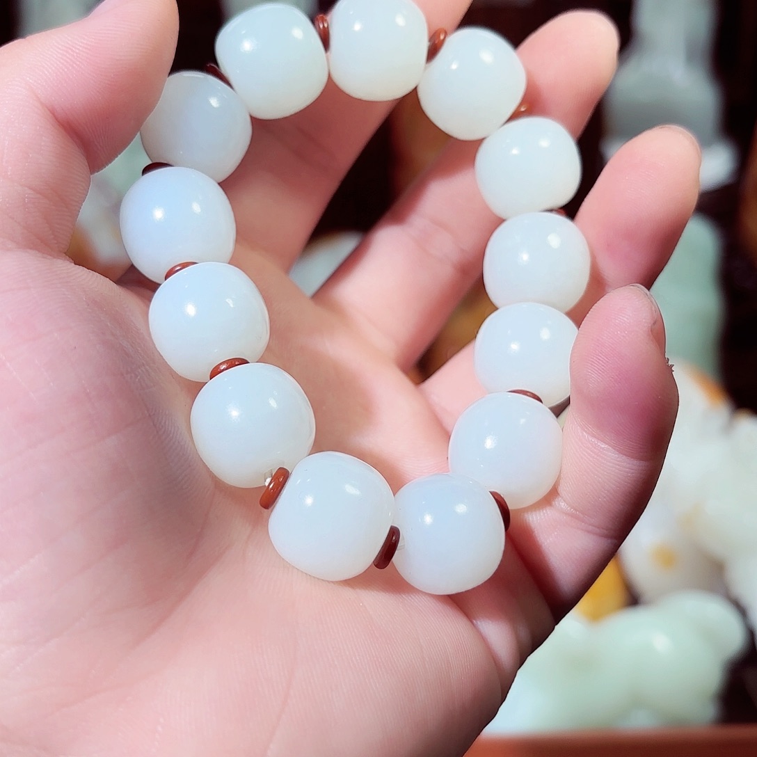 和田玉未镶嵌把件