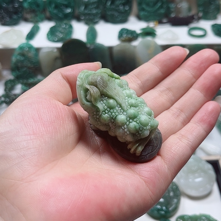 养***女独山玉未镶嵌吊坠