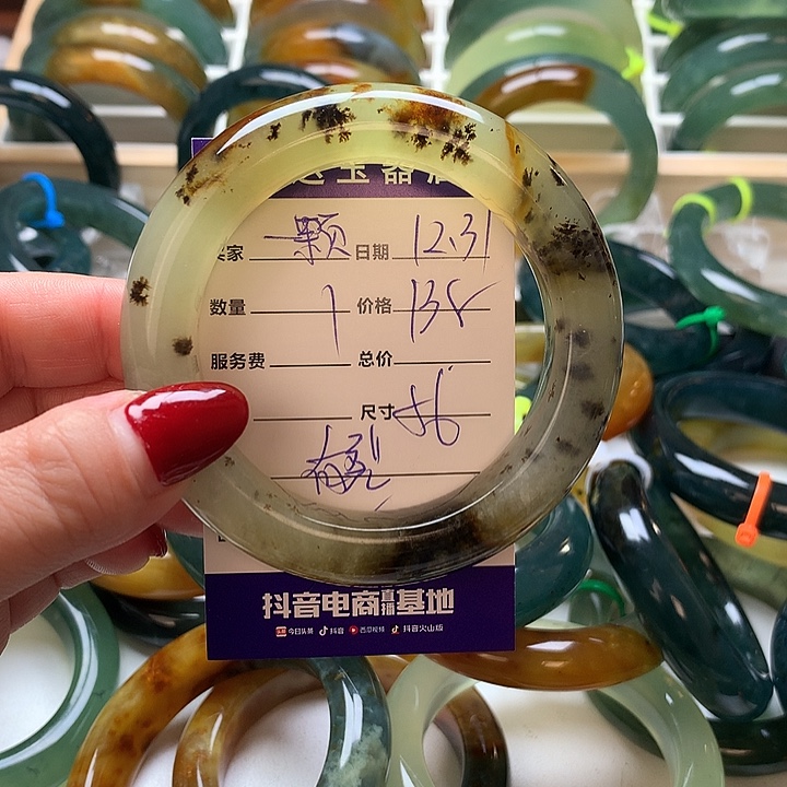 一****蛇纹石玉未镶嵌手镯