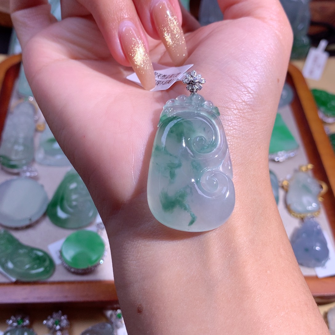 翡翠吊坠(不含链)18K金镶嵌