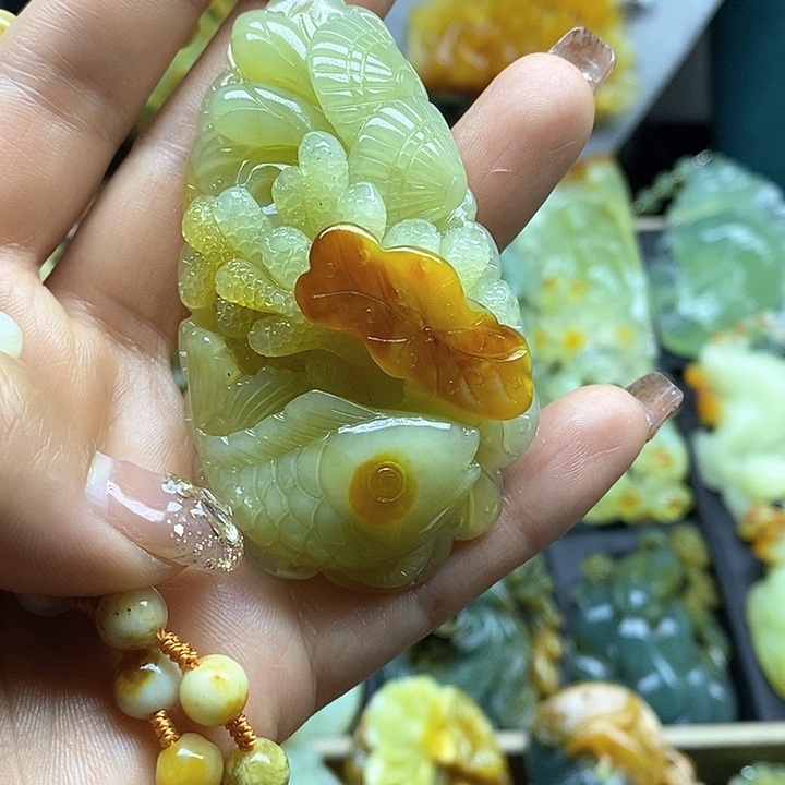 蛇纹石玉挂件未镶嵌