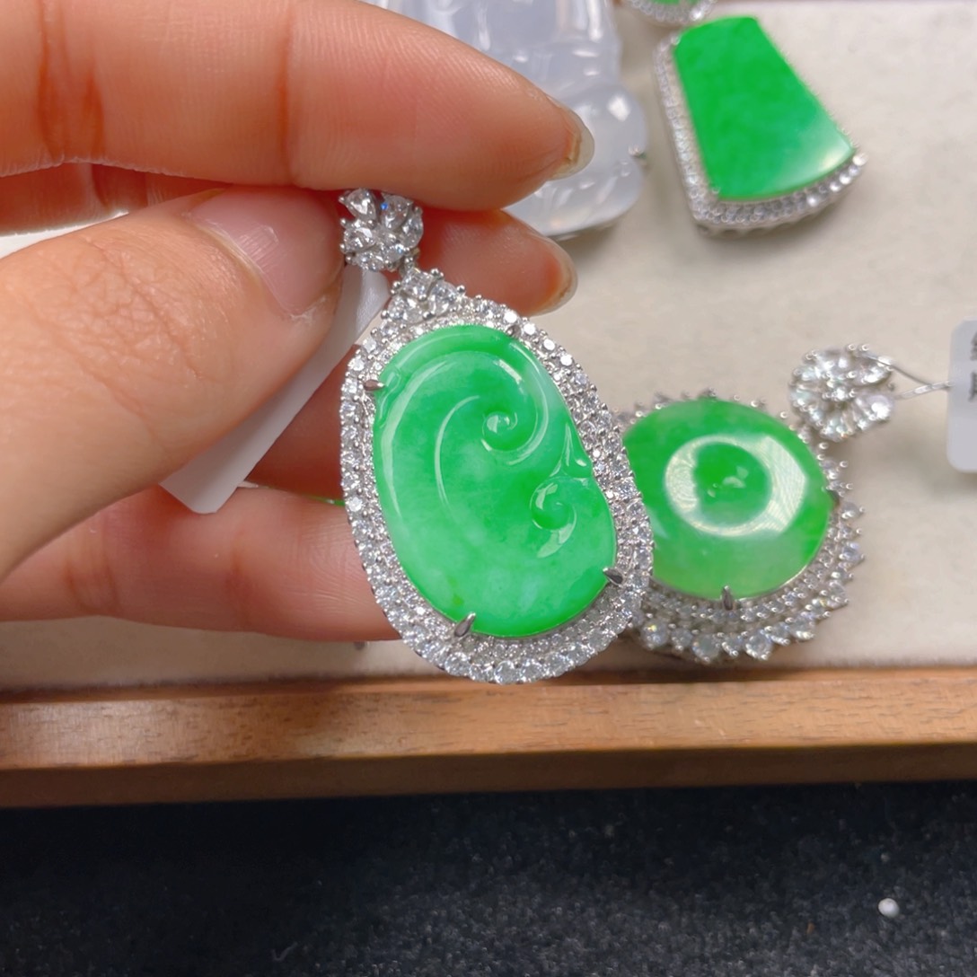 翡翠颈饰银S925镶嵌翡翠