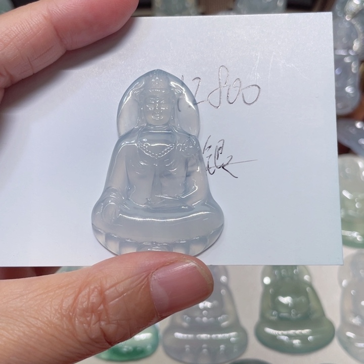 大***车翡翠未镶嵌颈饰素衣