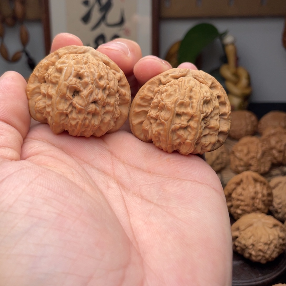 文玩核桃把件三角白42