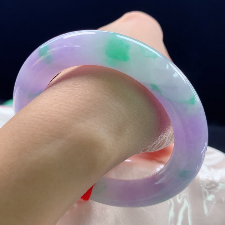翡翠手镯（圆镯）未镶嵌高货微瑕