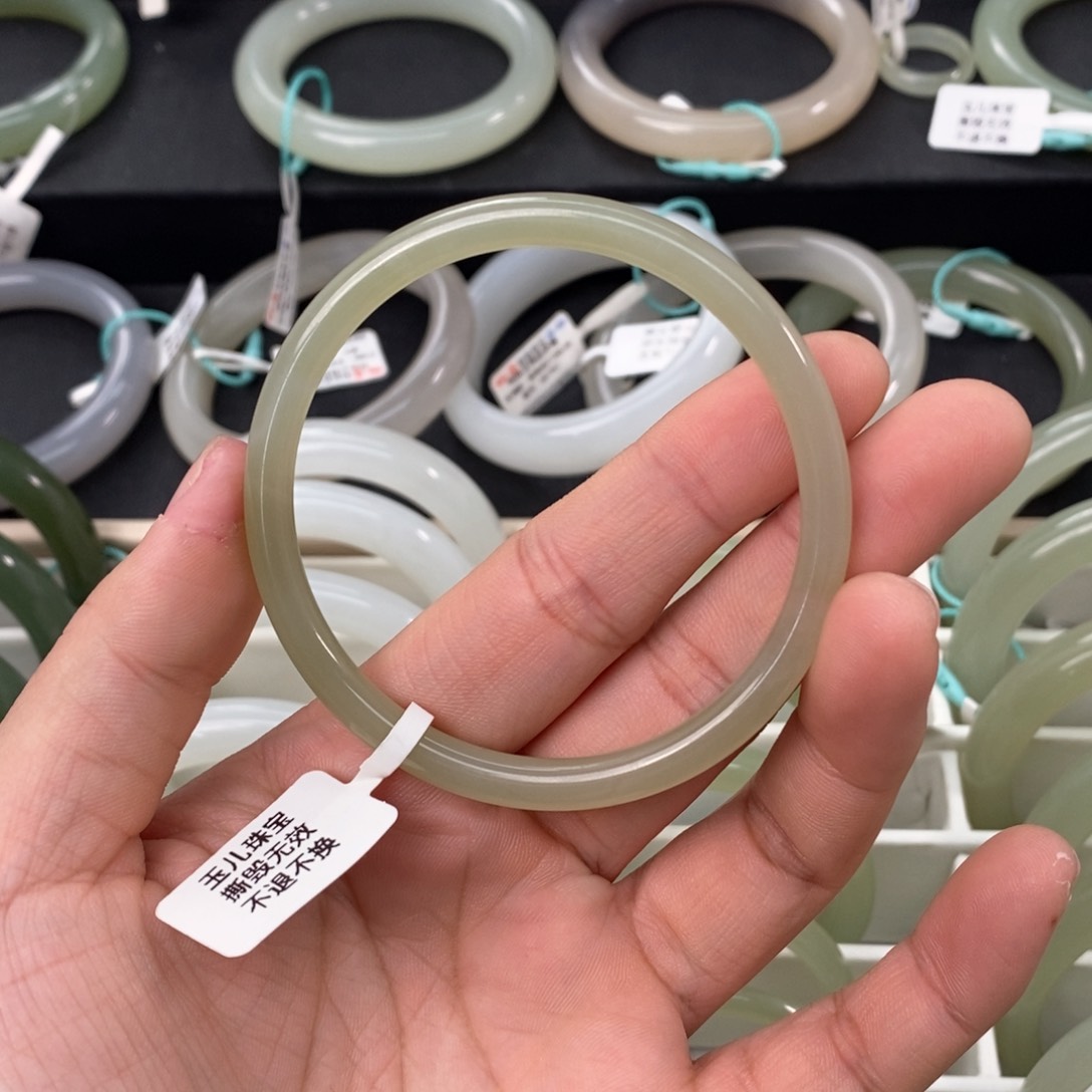 和田玉手镯未镶嵌57.58