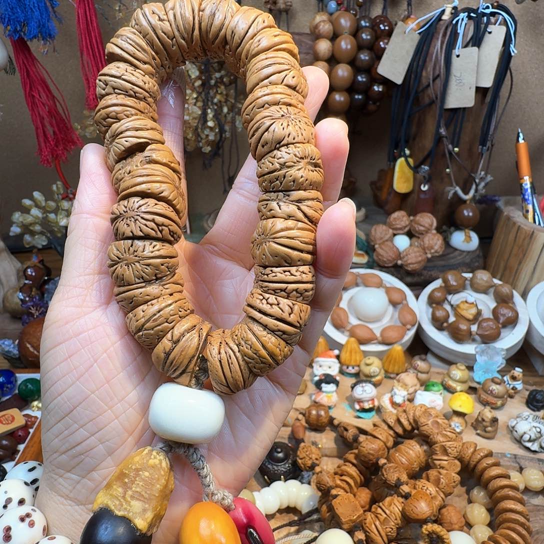 柏香籽/百香籽吊坠菩提树和树