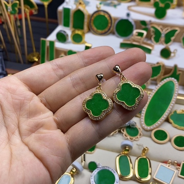 一***香钛钢时尚四叶草耳坠子