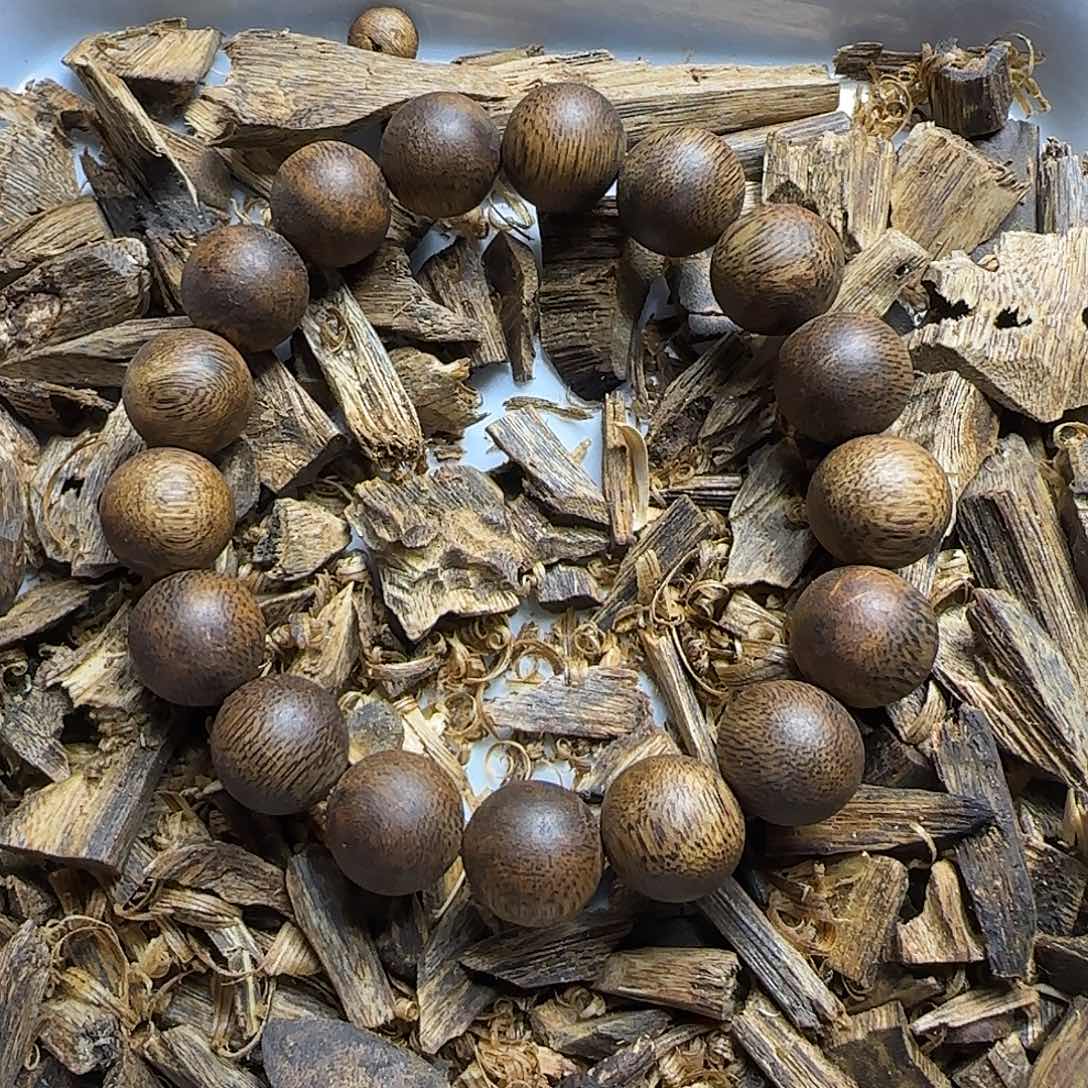 J***z沉香碎屑沉香圆珠绿棋1.3单圈13.9克