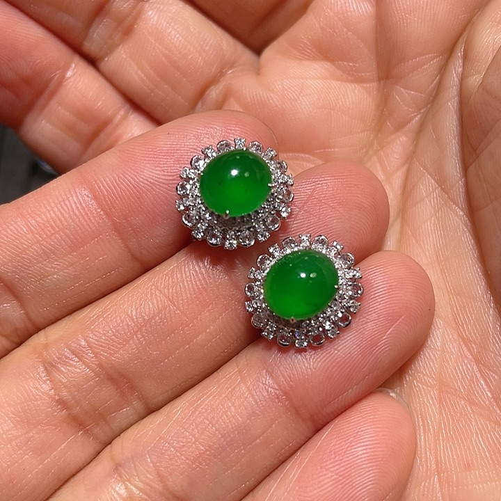 翡翠耳饰18K金镶嵌绿蛋面