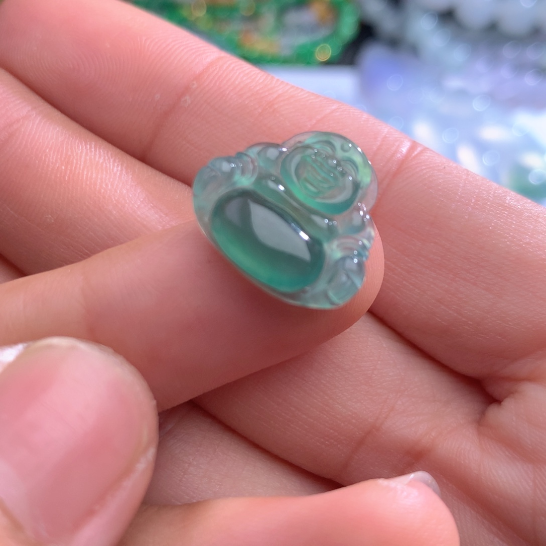 翡翠足金镶嵌颈饰缅甸