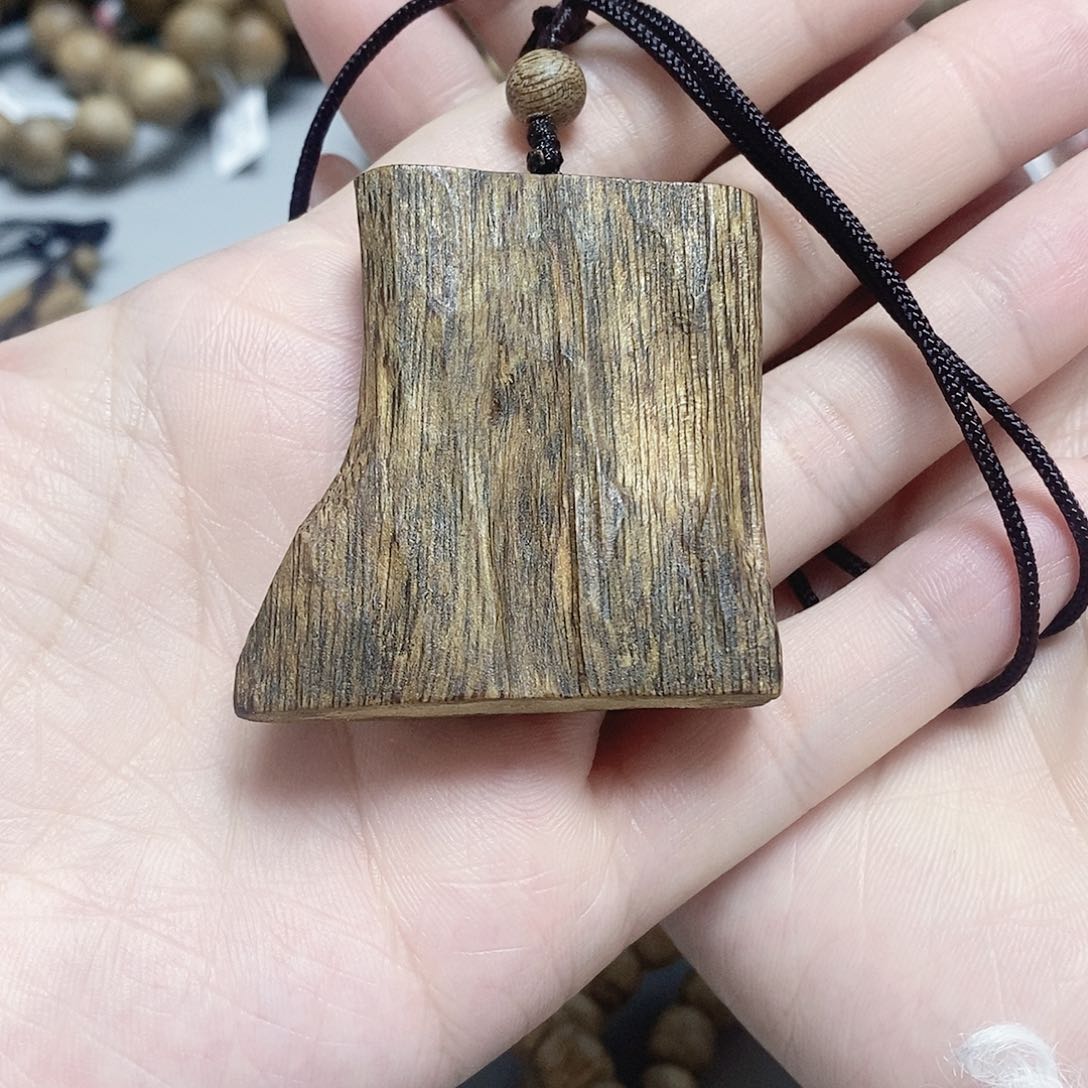 沉香手串红金猊随行吊坠