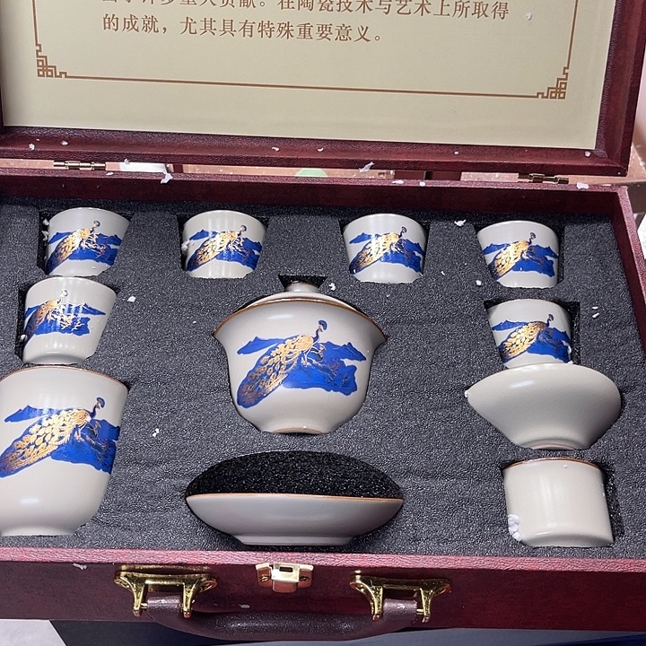 孤品茶具套装等。        