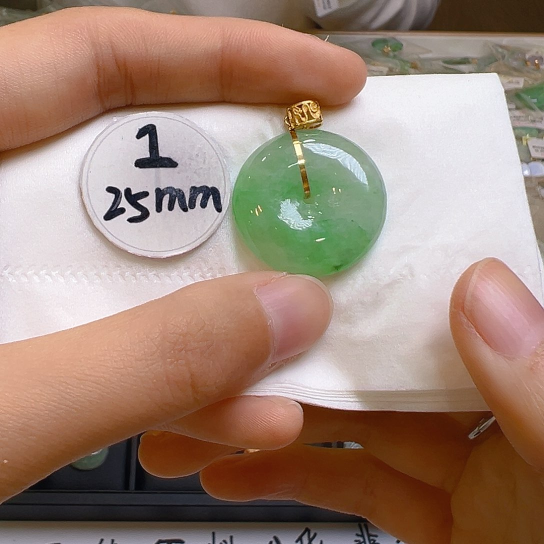 翡翠颈饰18K金镶嵌翡翠