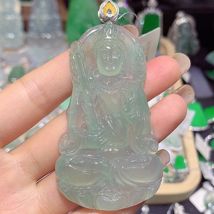 翡翠18K金镶嵌颈饰虚空藏