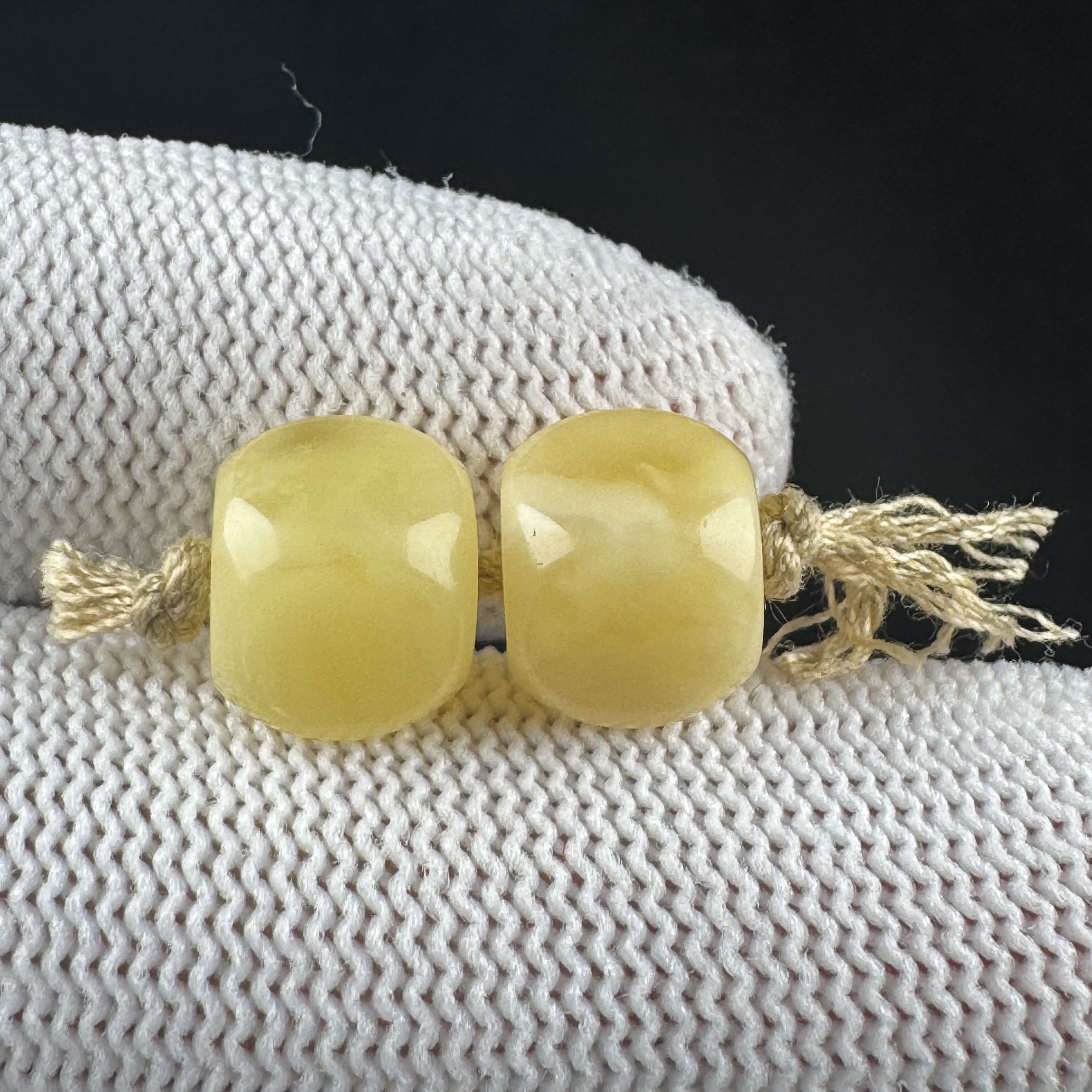 D2062天然原矿俄料蜜蜡瑕疵特价四方珠 8.4mm支持复检