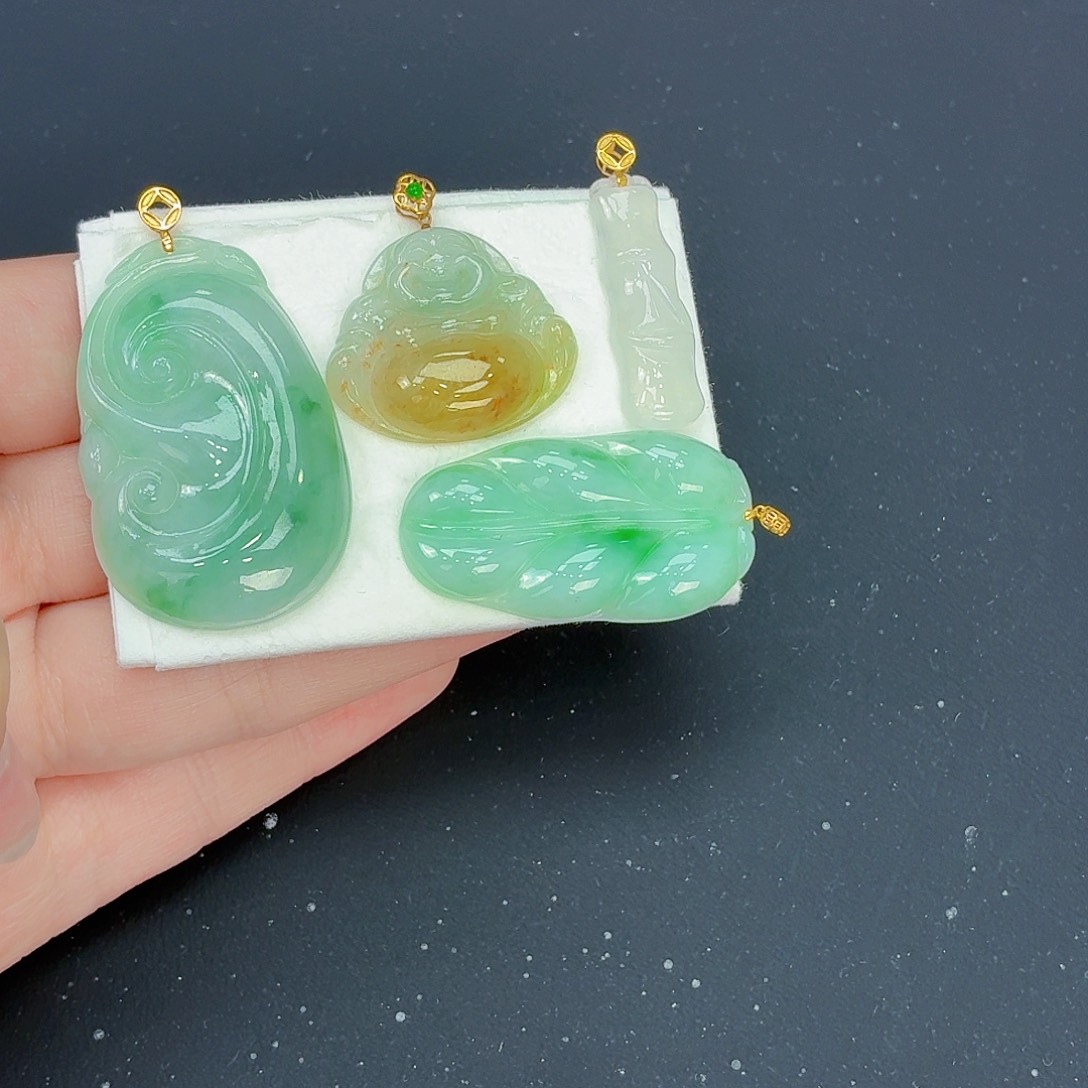 翡翠18K金镶嵌颈饰翡翠四件吊坠