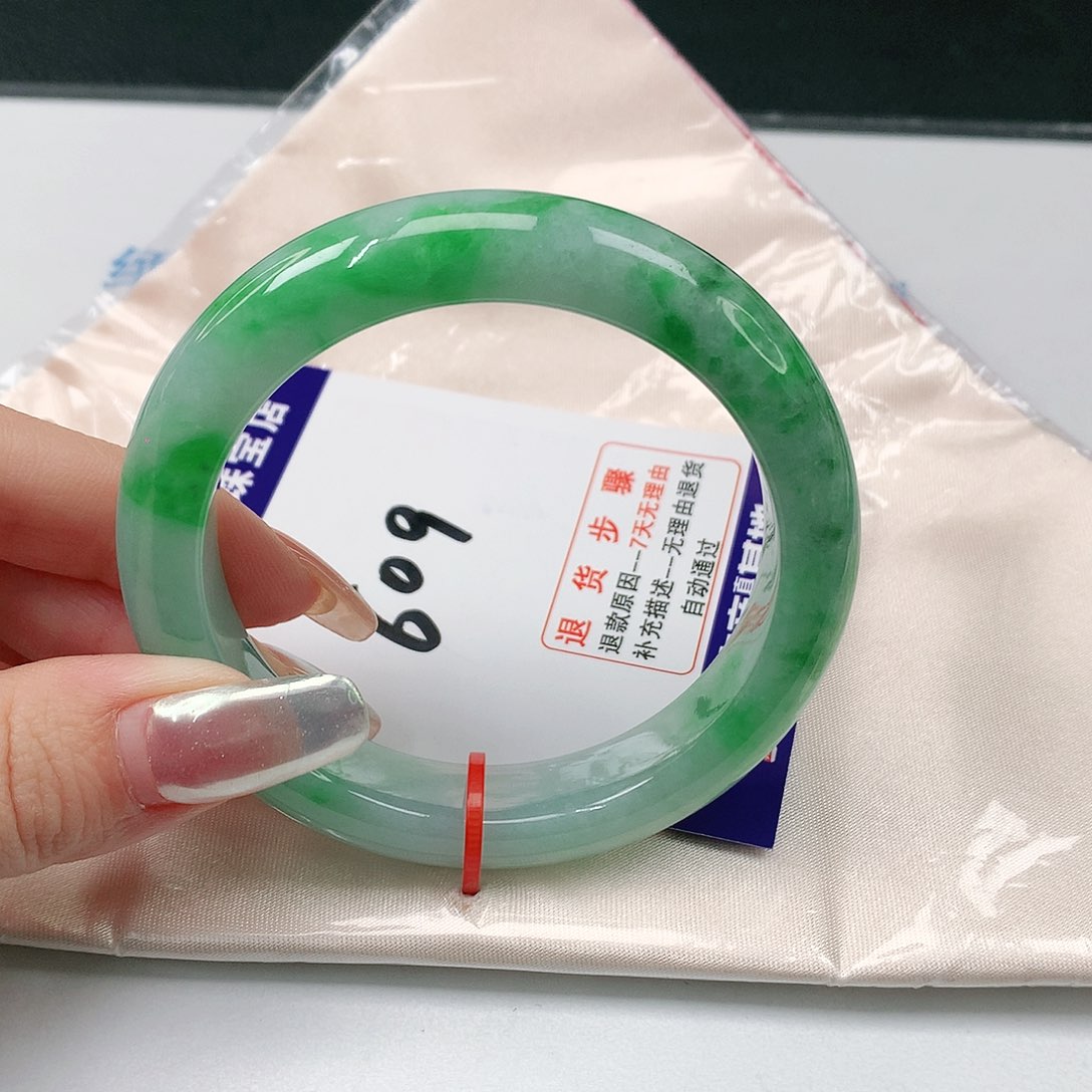 翡翠手镯未镶嵌翡翠手镯