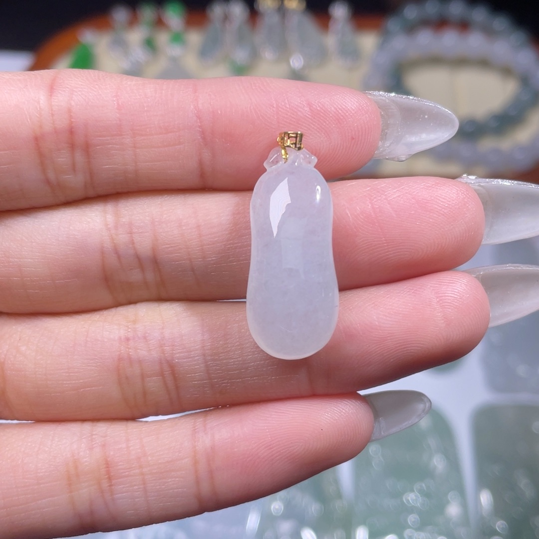 翡翠颈饰18K金镶嵌佛瓜