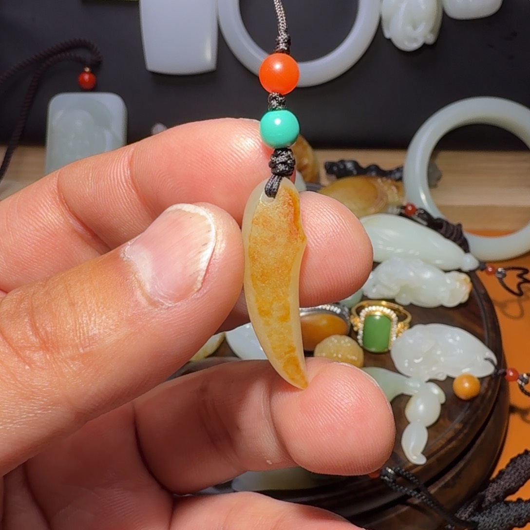 和田玉未镶嵌车挂