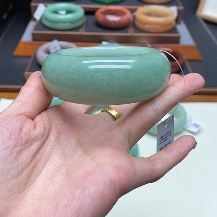 丫****石英质玉（非洲翠）合金舍