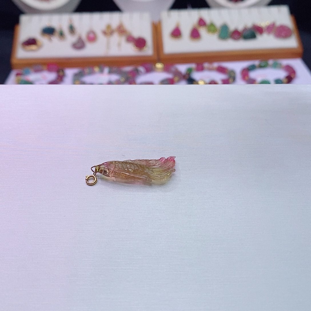 碧玺碧玺m18K金镶嵌吊坠