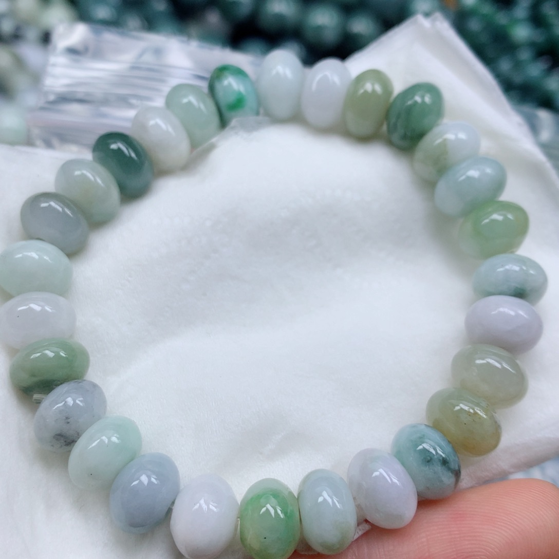 翡翠颈饰未镶嵌手串