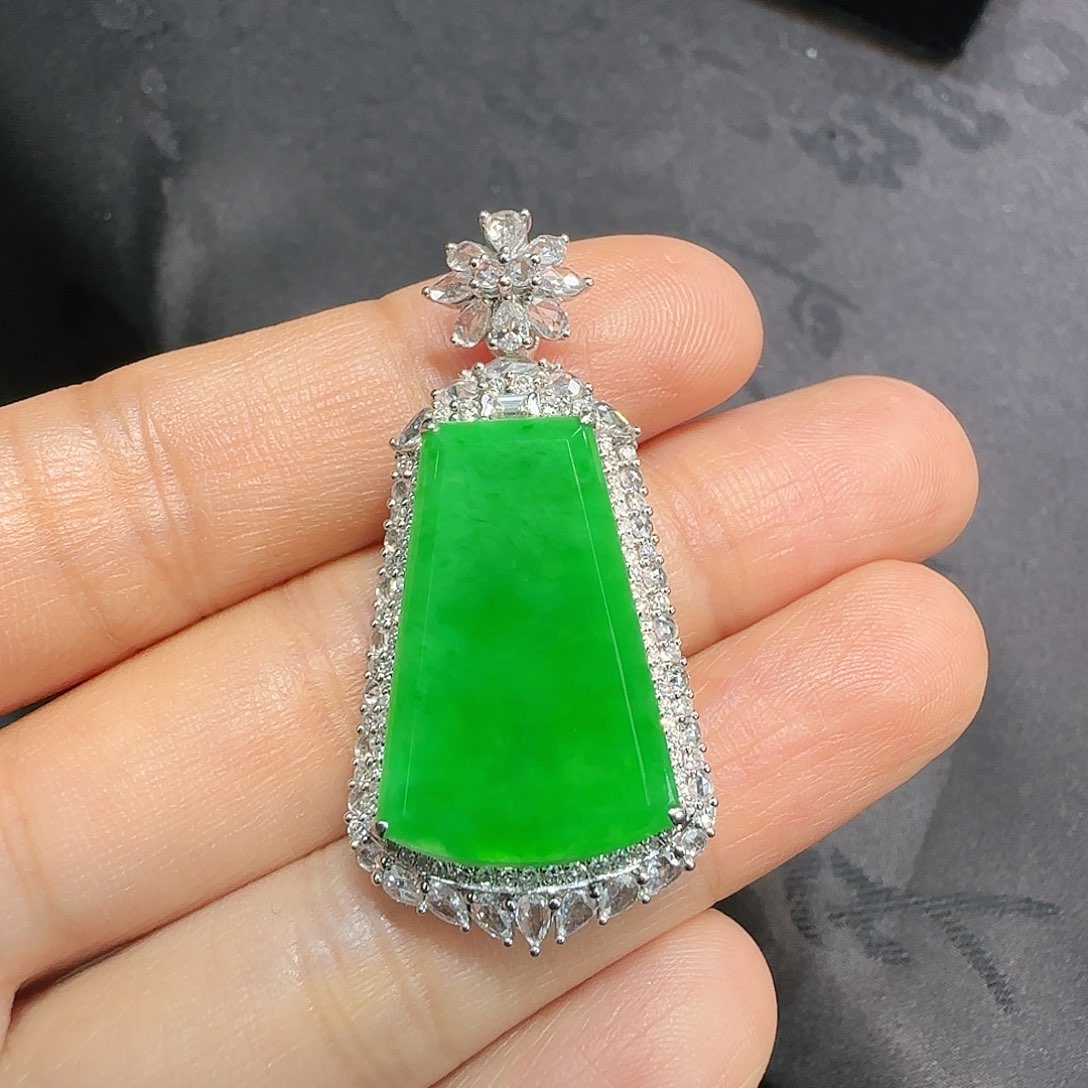 翡翠吊坠(不含链)18K金镶嵌